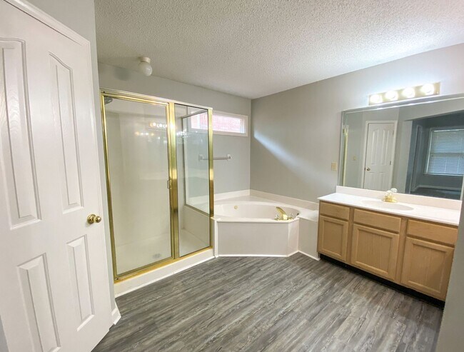 Building Photo - 3 bed 2 bath in Cordova w/ nearly 1800 Sq ft