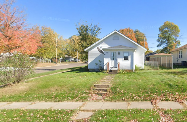 Primary Photo - 221 N 4th St