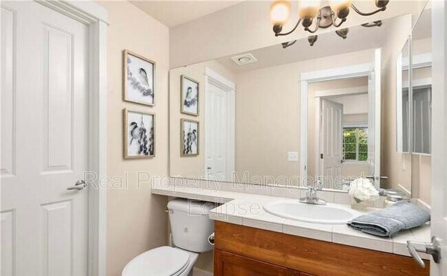 Building Photo - 755 5th Ave NW