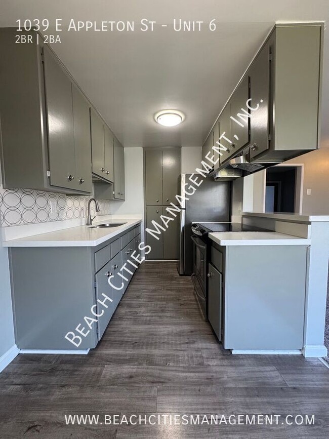 Building Photo - 1039 E Appleton St