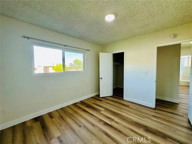 Building Photo - 933 N Alameda Ave