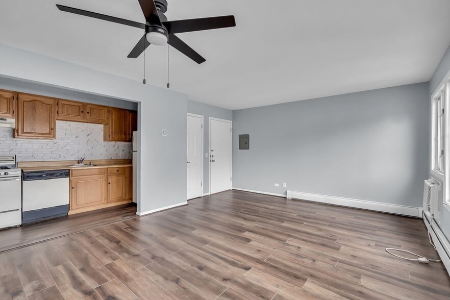 Building Photo - 1595 E 2nd St