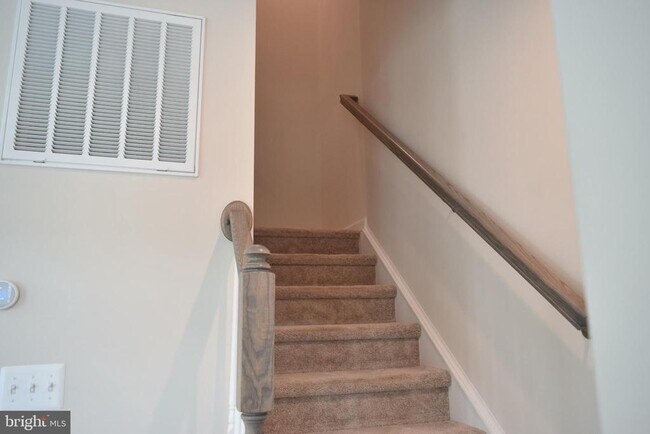 Building Photo - 8714 Upton Ln