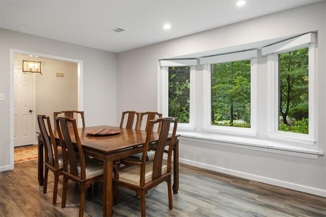 Building Photo - 4989 Kingswood Dr