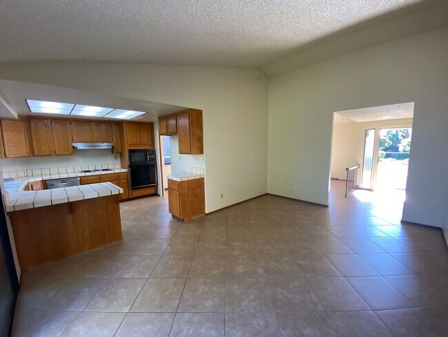 Building Photo - Well Maintained, Large Corner Lot
