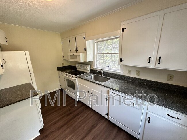 Building Photo - 304 Princess St