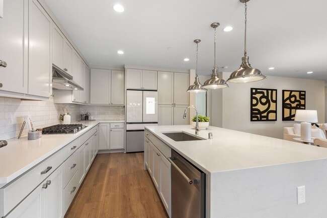 Building Photo - Comfort Meets Convenience in This Bellevue Condo