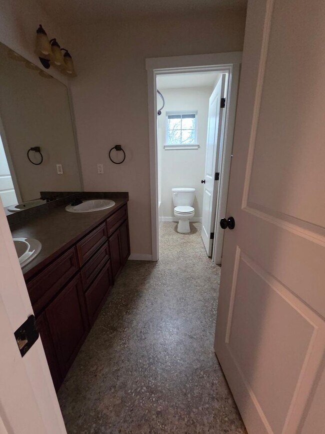 Building Photo - Beautiful 3-Bed Home with Private Yard and Modern Upgrades