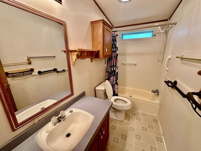 Building Photo - Suncrest Rental