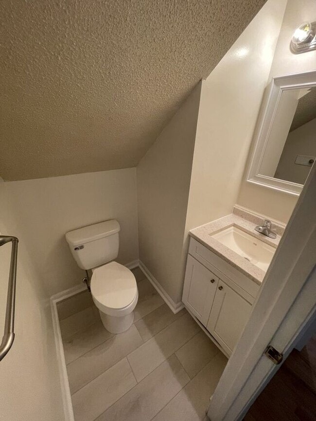 Building Photo - Townhome For Rent