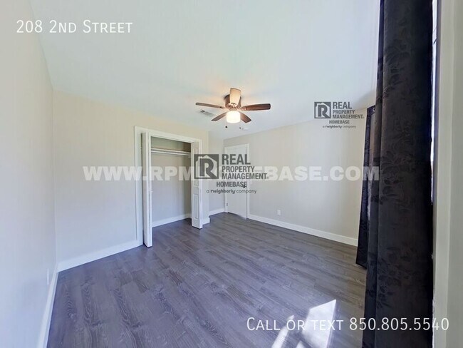 Building Photo - 208 2nd St