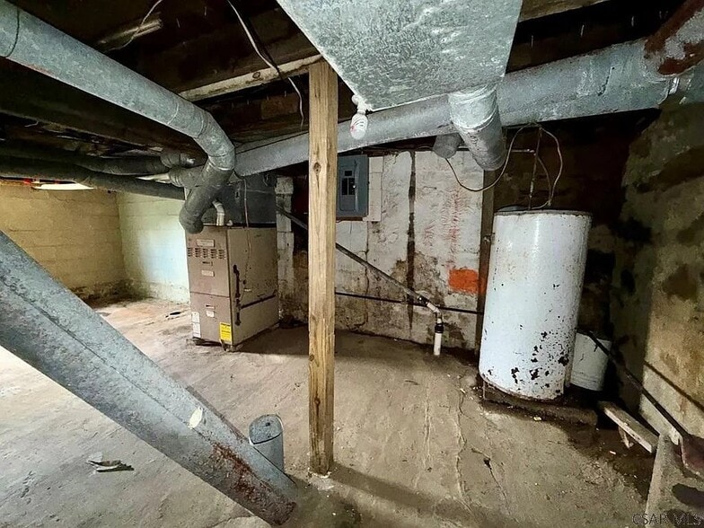 Building Photo - 431 Finch St