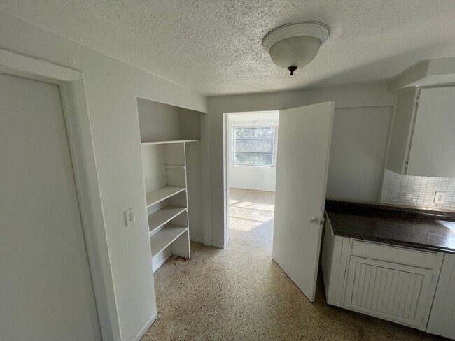 Building Photo - 2/1/1 New Port Richey
