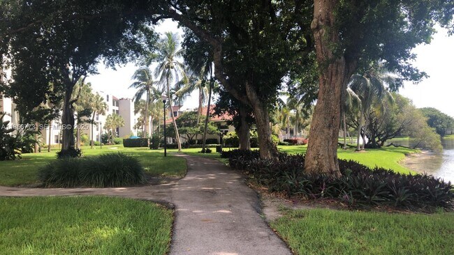 Building Photo - 2025 Lavers Cir