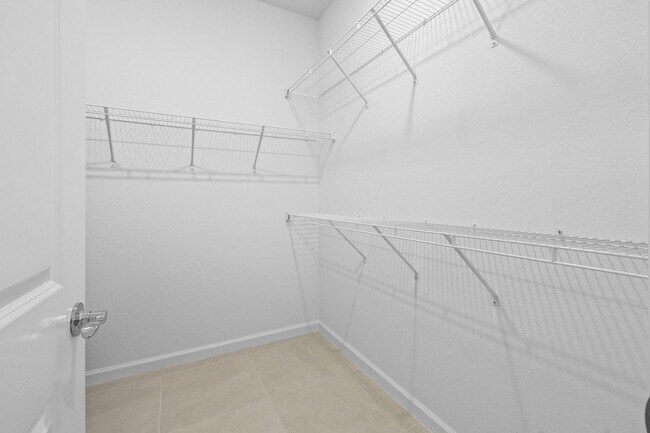 Building Photo - 758 SE Courances Dr