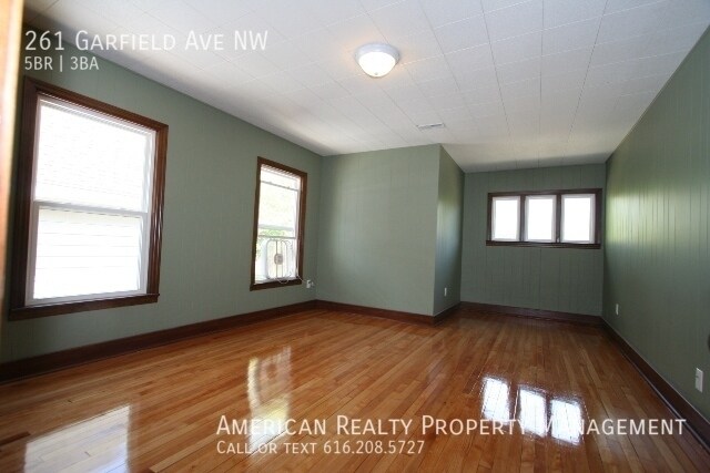Building Photo - 261 Garfield Ave NW