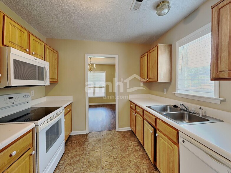 Building Photo - 5409 Tanglewood Pine Ln