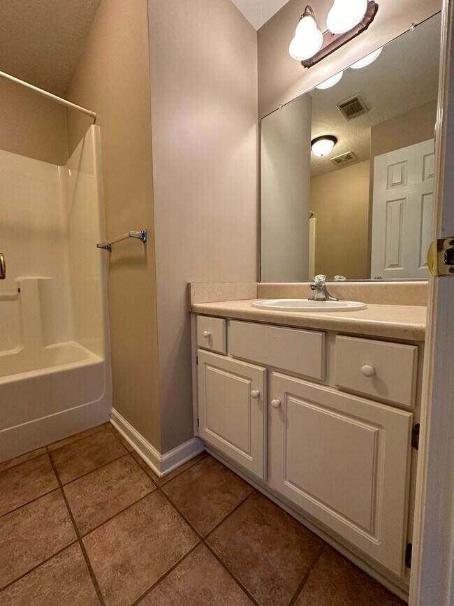 Building Photo - 1997 Sylvan Lake Dr