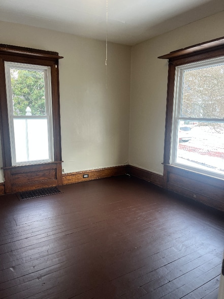 Building Photo - 99 Bowen St