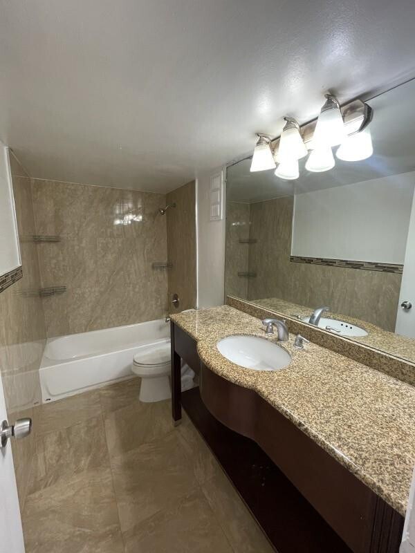 Building Photo - 7110 Fairway Dr