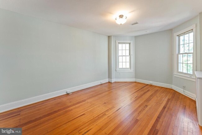 Building Photo - 521 Randolph St NW