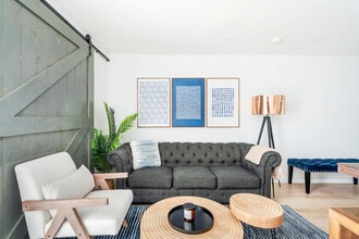 Building Photo - 244 E 75th St