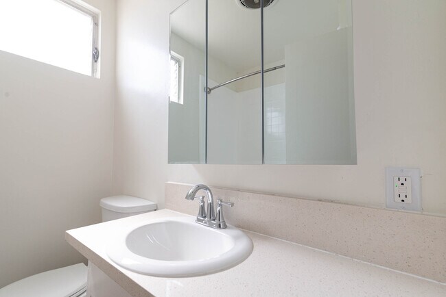 Quartz Counter Bathroom - Melrose Place