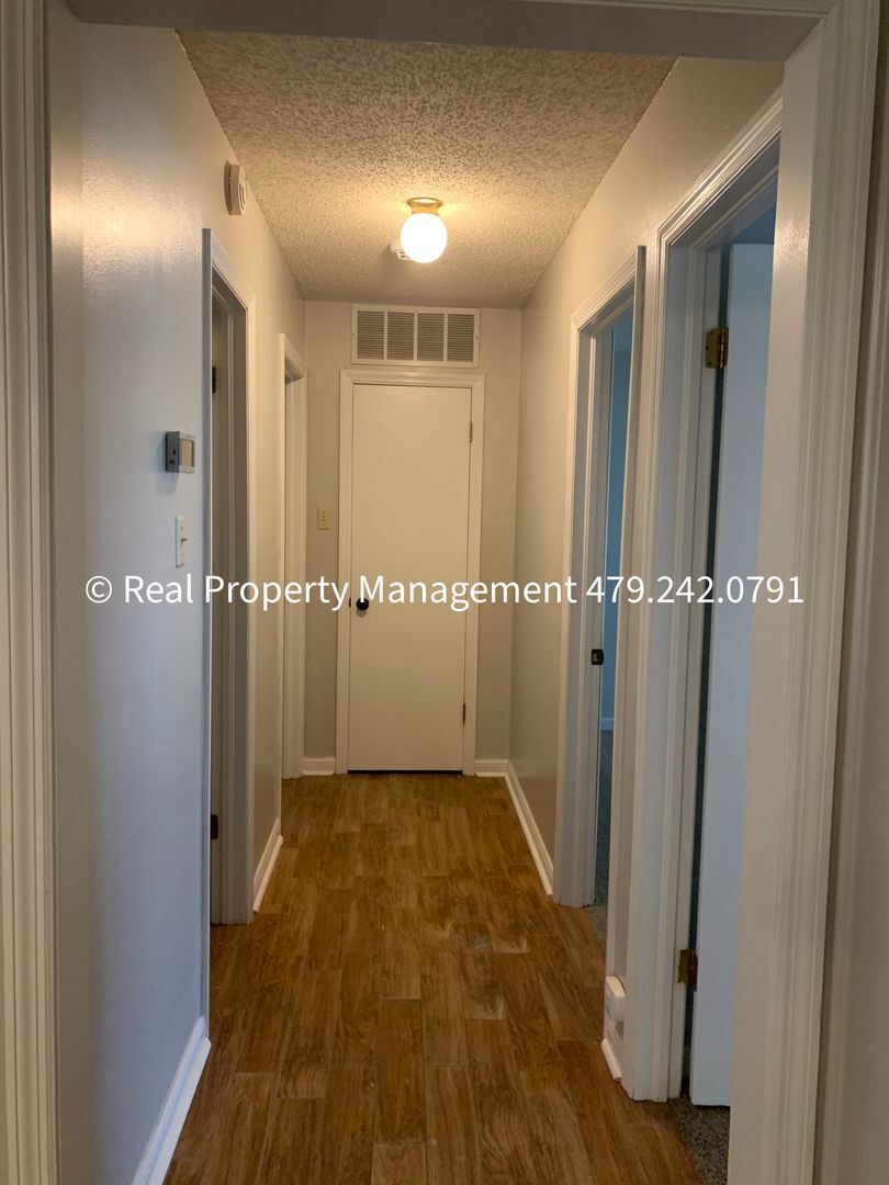 Building Photo - 9812 Meandering Way