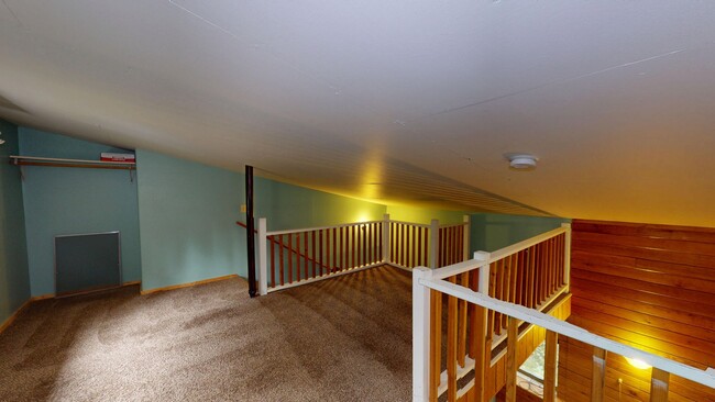 Building Photo - 495 Sun Way