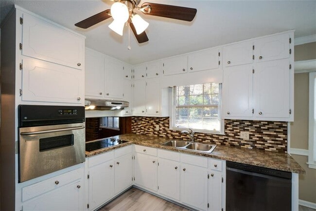 Building Photo - 1316 White Oak St SE