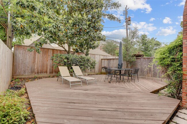 Building Photo - 2629 Wroxton Rd