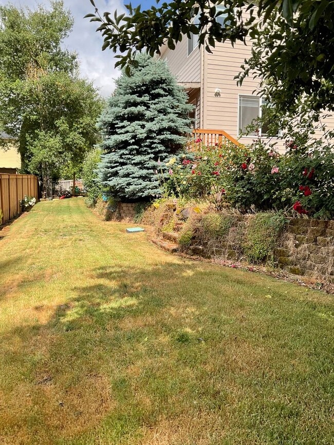 Building Photo - Beautiful House in Desirable South Gateway...