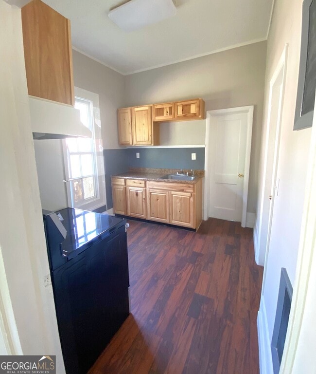 Building Photo - 302 Cedar St