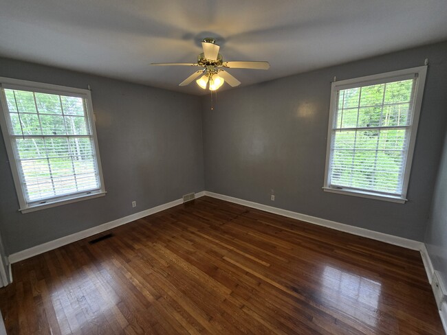 Building Photo - 604 Highland Park Dr