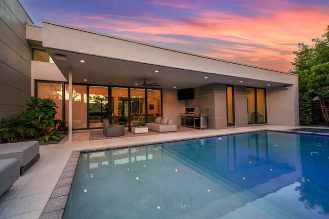 Building Photo - 4011 Bayview Dr