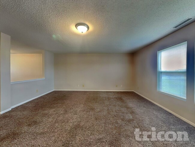 Building Photo - 11361 N Creekside Dr