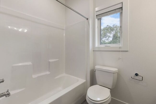 Building Photo - 2220 SE Lambert St