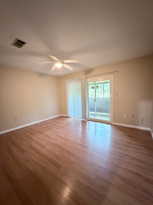 Building Photo - 3705 Aksarben Dr