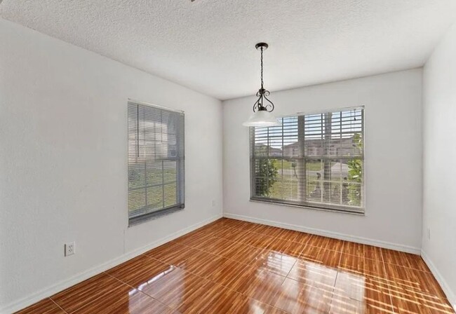 Building Photo - Beautiful 3 Bed and 2 Bath POOL HOME in Ki...