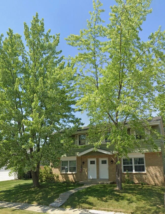 Building Photo - 8622 Westbrook Dr