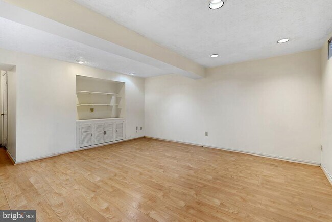 Building Photo - 10877 Olde Woods Way