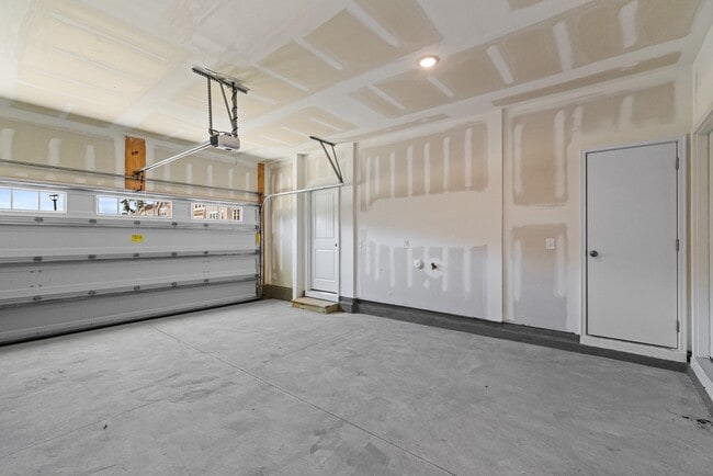 Building Photo - 2114 Kettle Falls Station