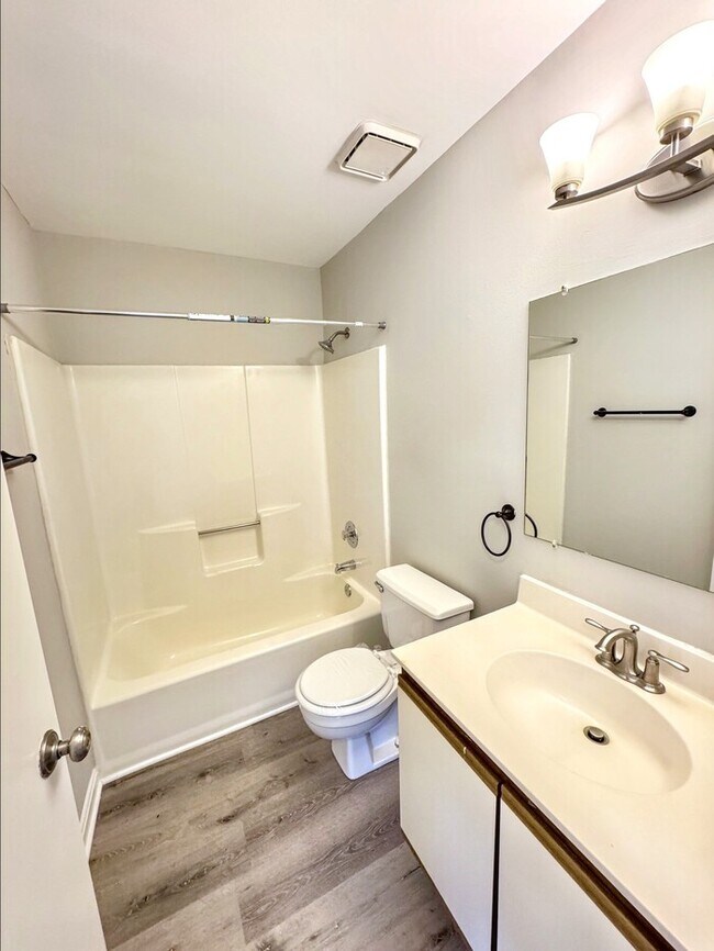 Building Photo - 112 Water Fountain Way