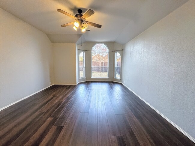 Building Photo - 2501 Nueces Cove