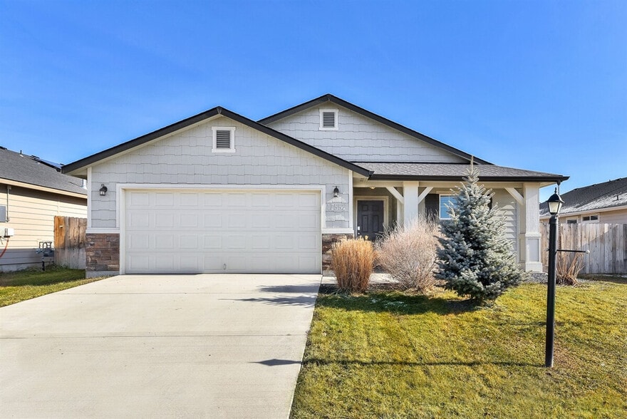 Building Photo - 17552 Aqua Springs Ave