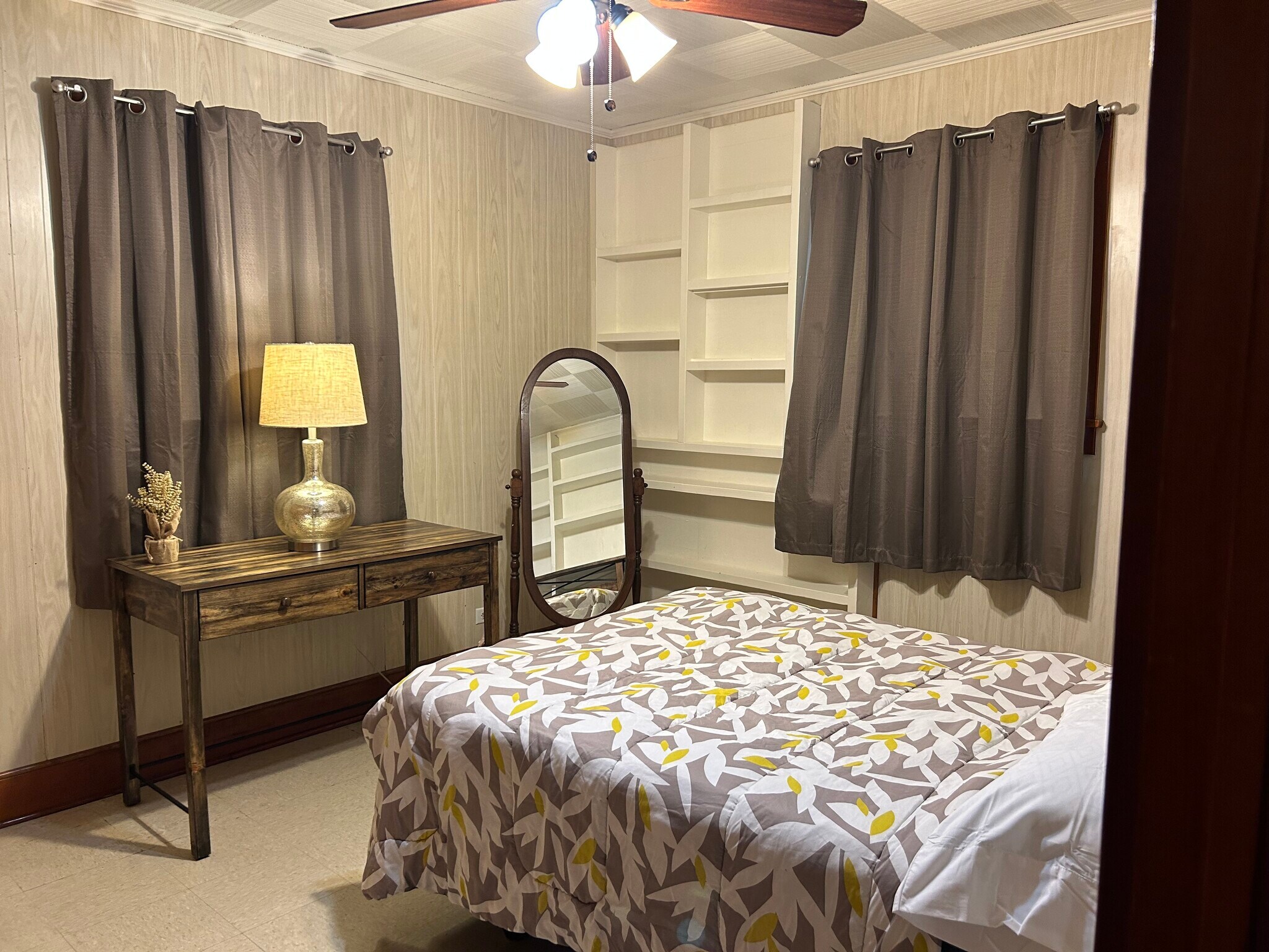 Bedroom 1 - 5306 LA-1