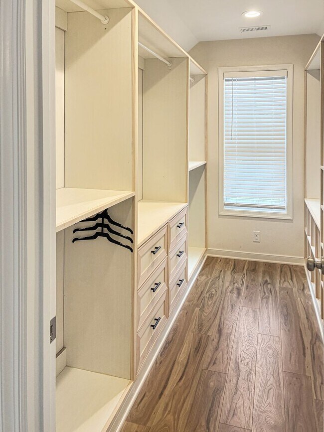 Building Photo - Stunning 4-bedroom in Midlothian, VA