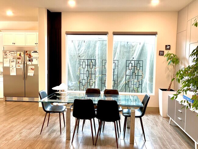 Building Photo - 9207 Manor Forest Ln