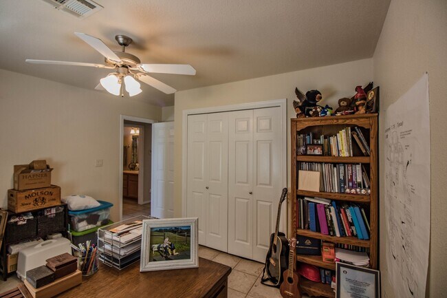 Building Photo - Beautiful home in a great neighborhood