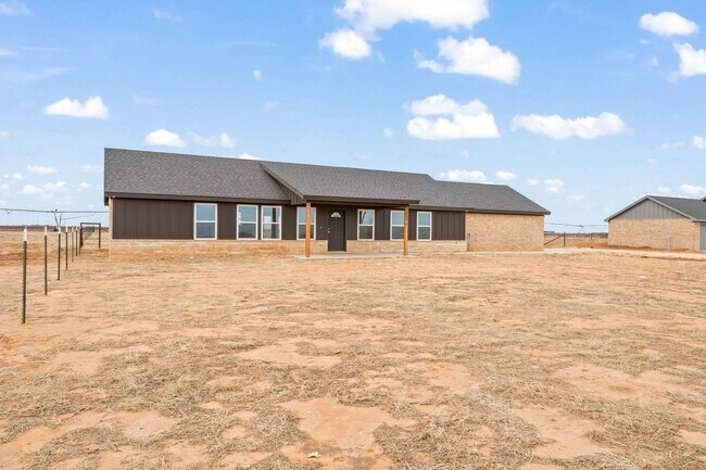 Building Photo - Country Living In Idalou ISD!